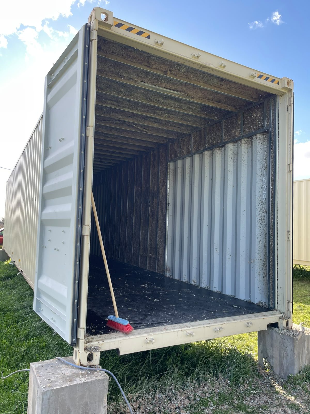 Container High Cube aislado con celulosa proyectada en Cañuelas