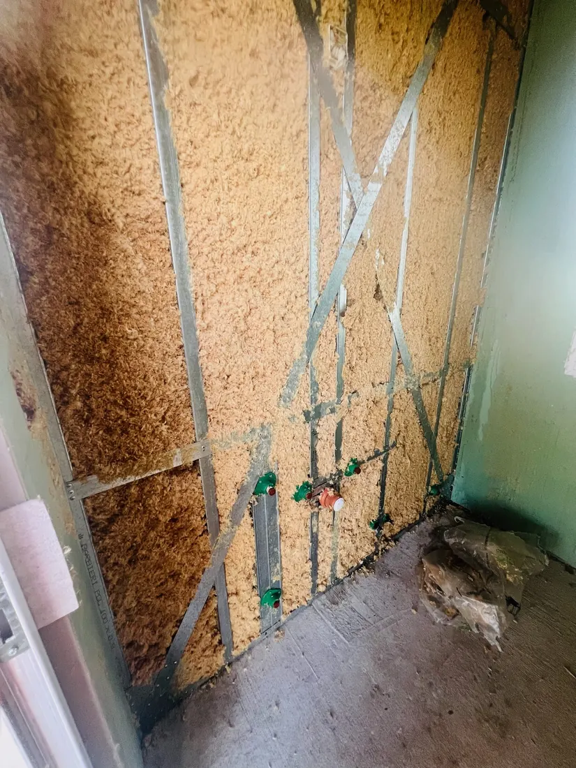 Muro interior con celulosa aplicada